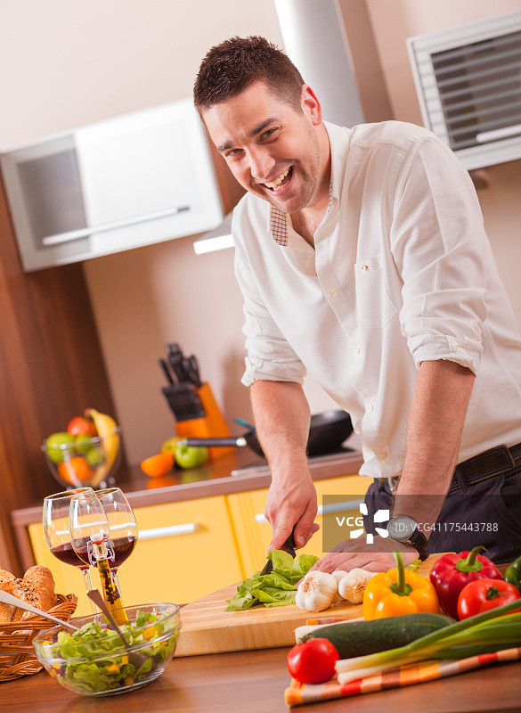 厨房里的男人图片素材