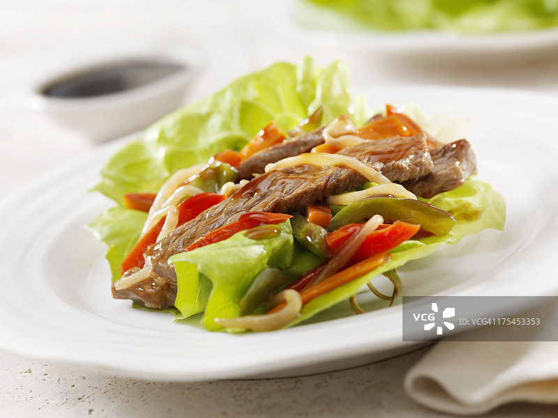 四川牛肉生菜卷图片素材