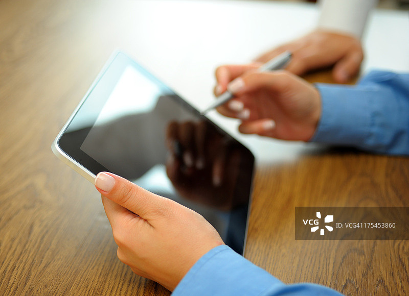 使用平板电脑工作图片素材