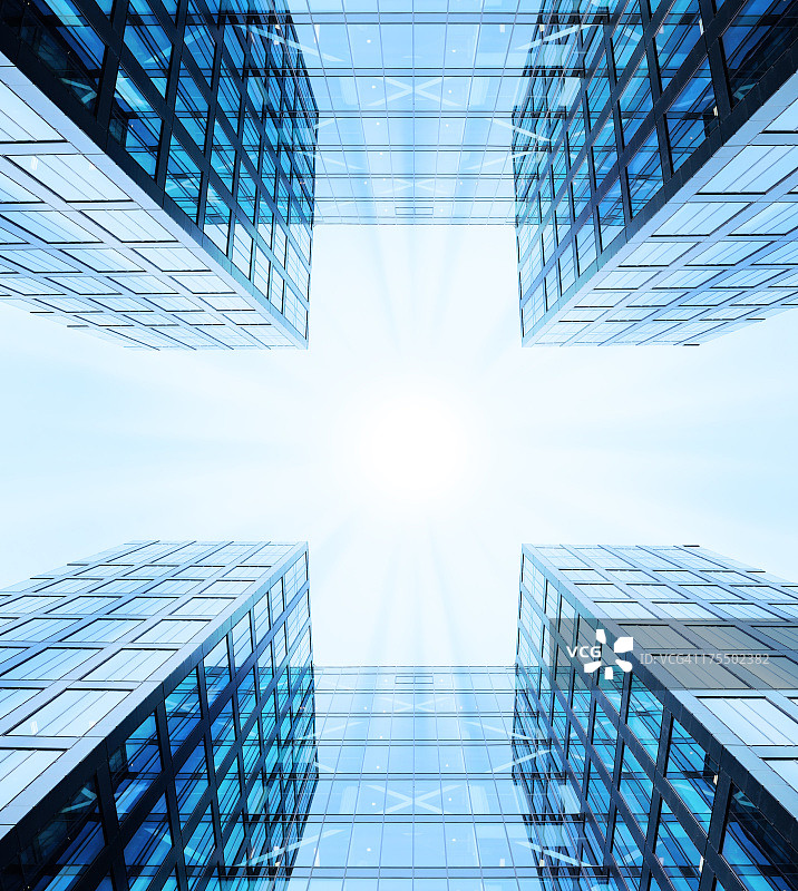 从内部广场看到的金融大厦图片素材