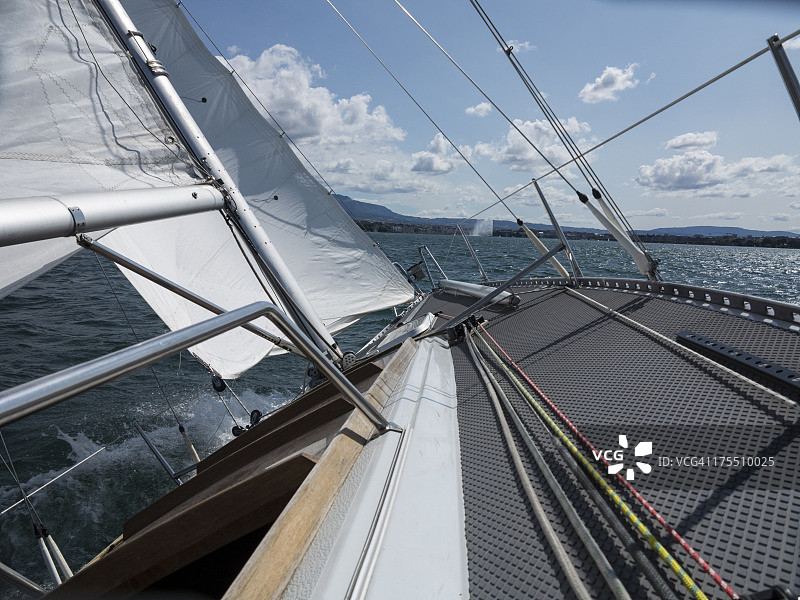 在瑞士日内瓦湖上航行图片素材