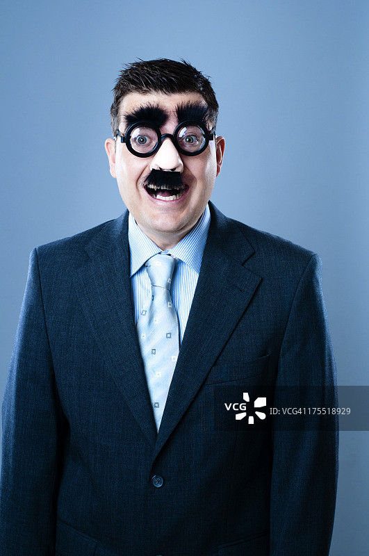 伪装的快乐商人图片素材