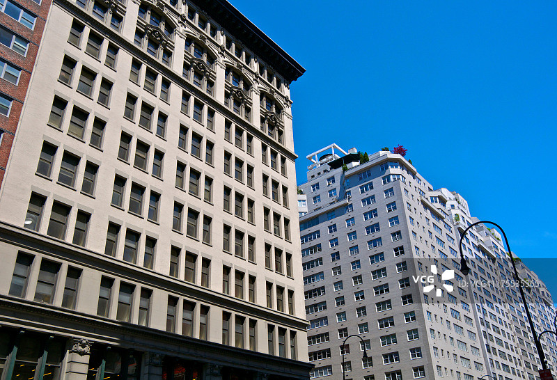 纽约市建筑时代对比：曼哈顿城市风光图片素材