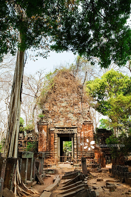 柬埔寨科科岛的Prasat Thom金字塔寺庙图片素材