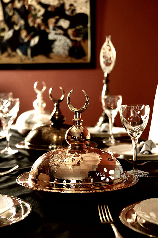 餐厅里的精致水晶餐桌摆设图片素材