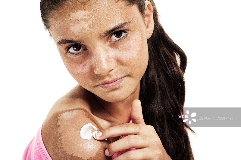 涂抹日光浴乳液图片素材