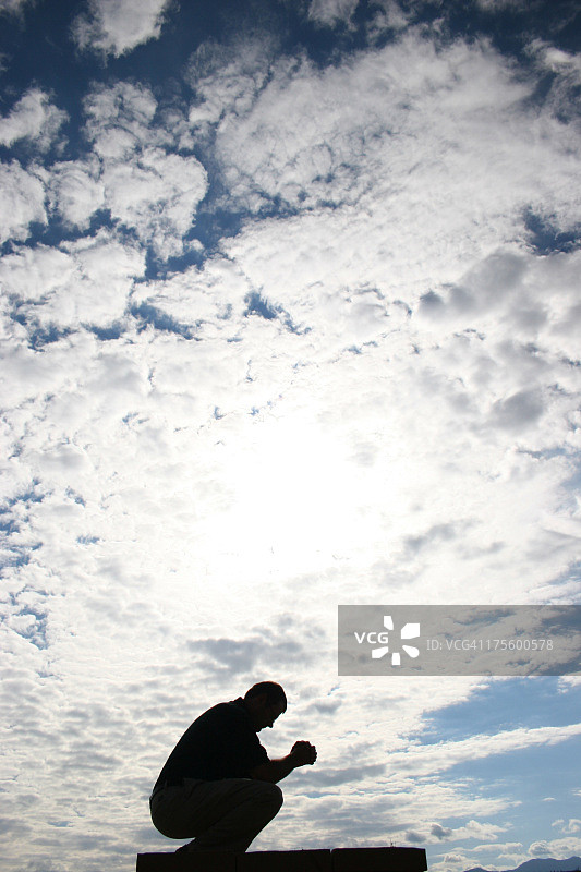 罪人的祈祷图片素材