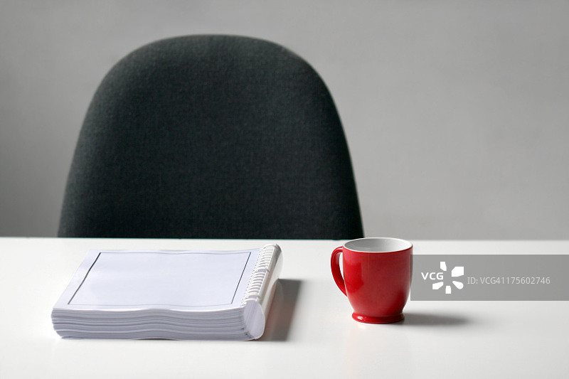 咖啡、书籍和椅子图片素材