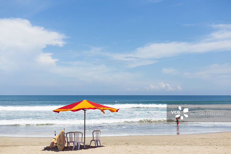 沙滩椅和遮阳伞图片素材