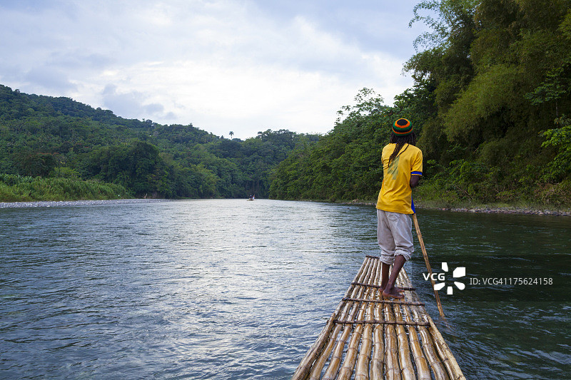 牙买加格兰德河上的竹筏漂流图片素材