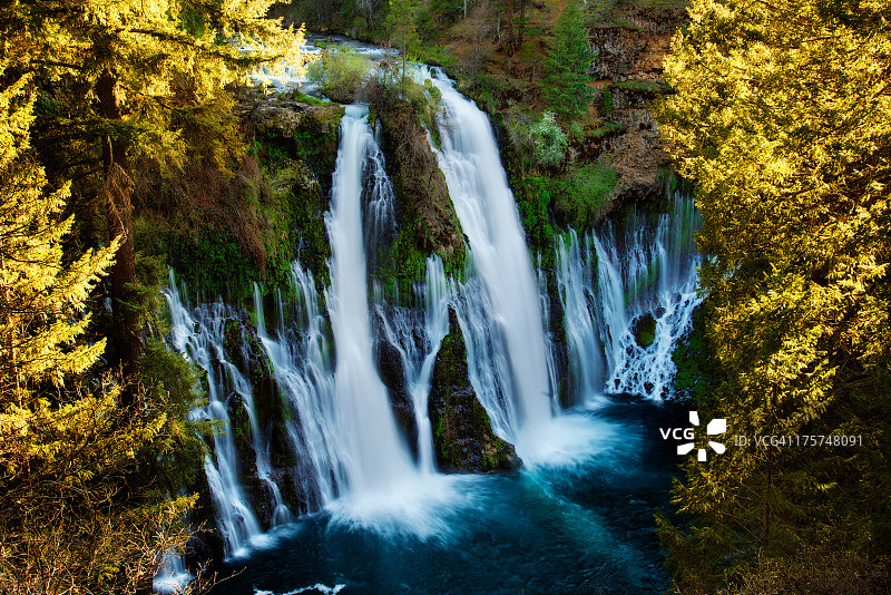 伯尼瀑布瞭望台图片素材