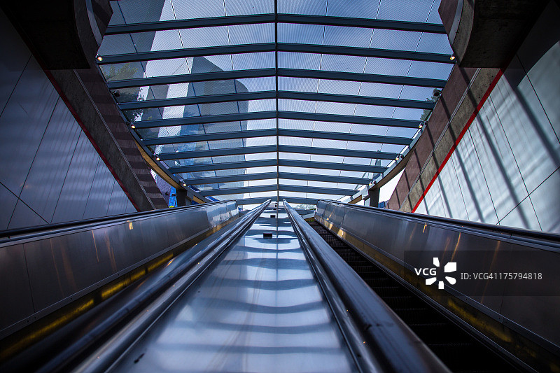 潘兴广场地铁自动扶梯图片素材