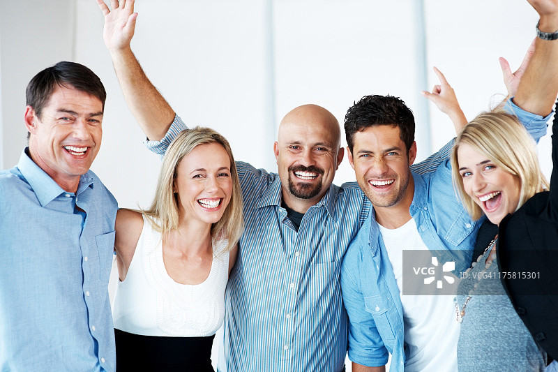 庆祝成功的商务人士图片素材