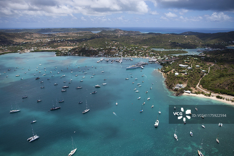 法尔茅斯港的帆船航拍图片素材