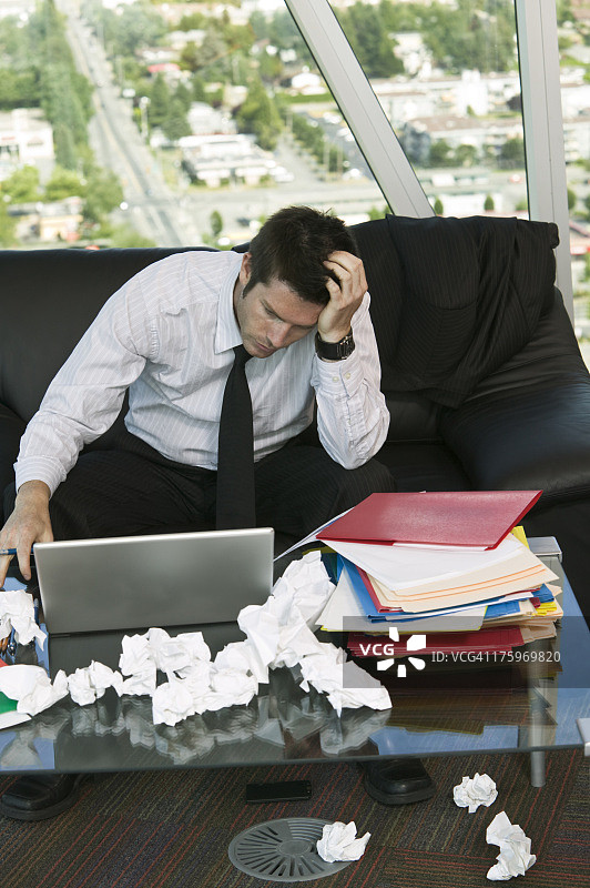 非常忙碌且杂乱无章的商人图片素材