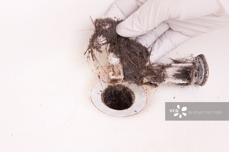 用塞子拉出的恶心的水槽堵塞物图片素材