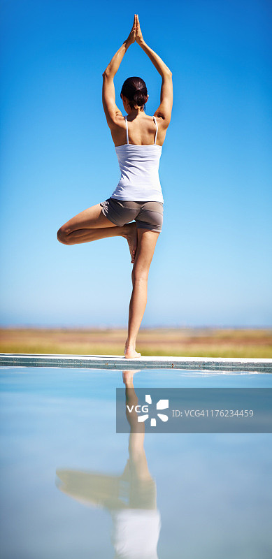 放松的树式姿势图片素材