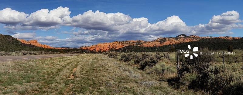 宝瓶座高原的悬崖与田野图片素材