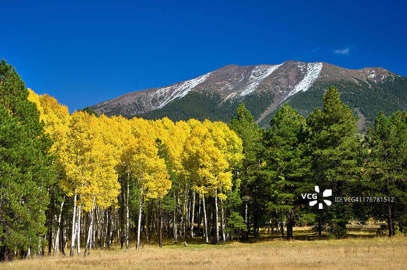 山峰与色彩图片素材