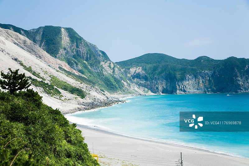 白色沙滩和滑坡图片素材