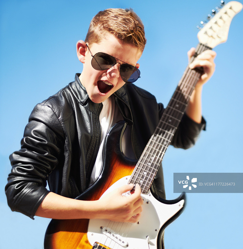 他即将成名图片素材