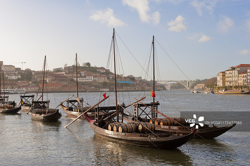 路易一世大桥附近杜罗河上的拉贝洛船图片素材