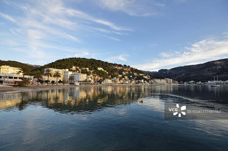 索列尔港的倒影图片素材