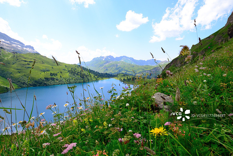 英格堡-铁力士峰附近的英格斯特伦湖图片素材