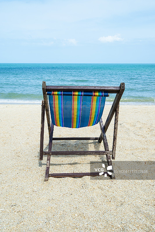 泰国苏梅岛拉迈海滩的沙滩椅图片素材