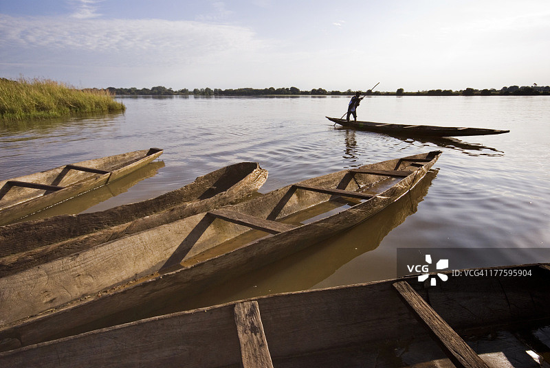 几内亚，巴比拉，库鲁萨附近的村庄图片素材