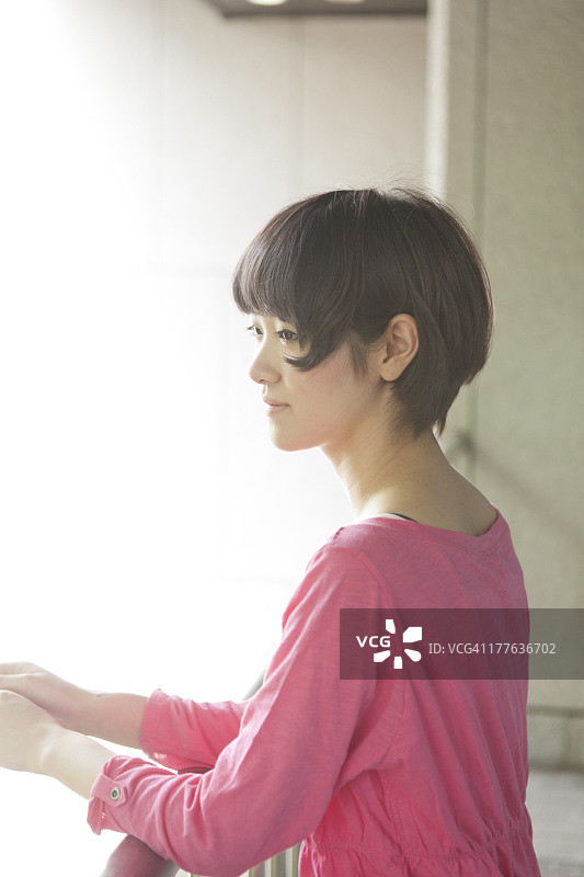 年轻女子的肖像图片素材