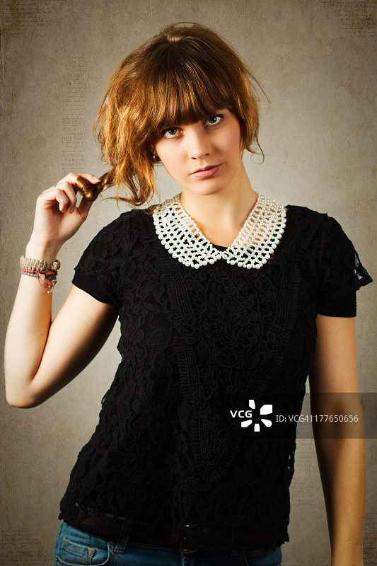 年轻女子肖像图片素材