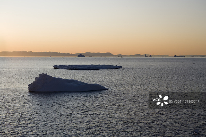 伊卢利萨特冰峡湾的冰山图片素材