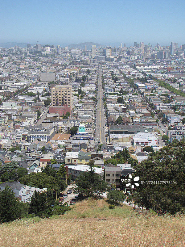 从伯纳尔高地眺望教堂街图片素材