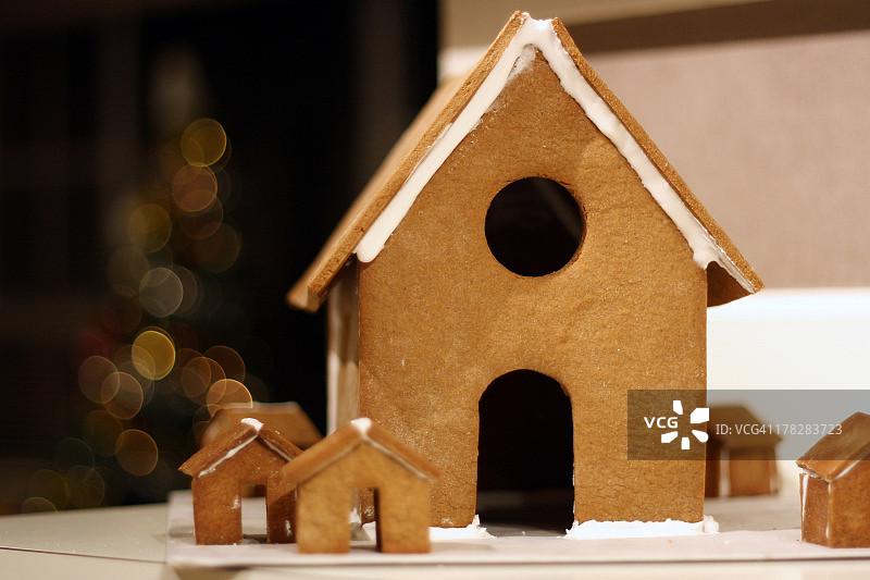 大型未装饰的姜饼屋图片素材
