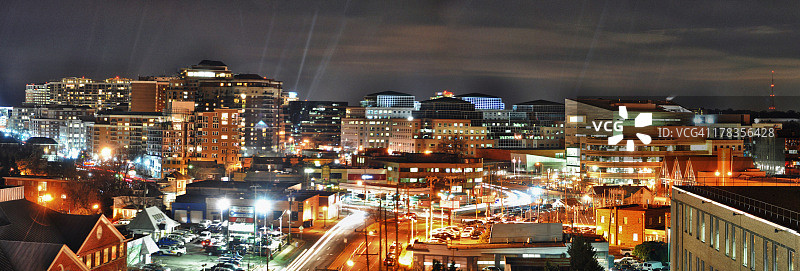 弗吉尼亚州阿灵顿夜间城市天际线图片素材