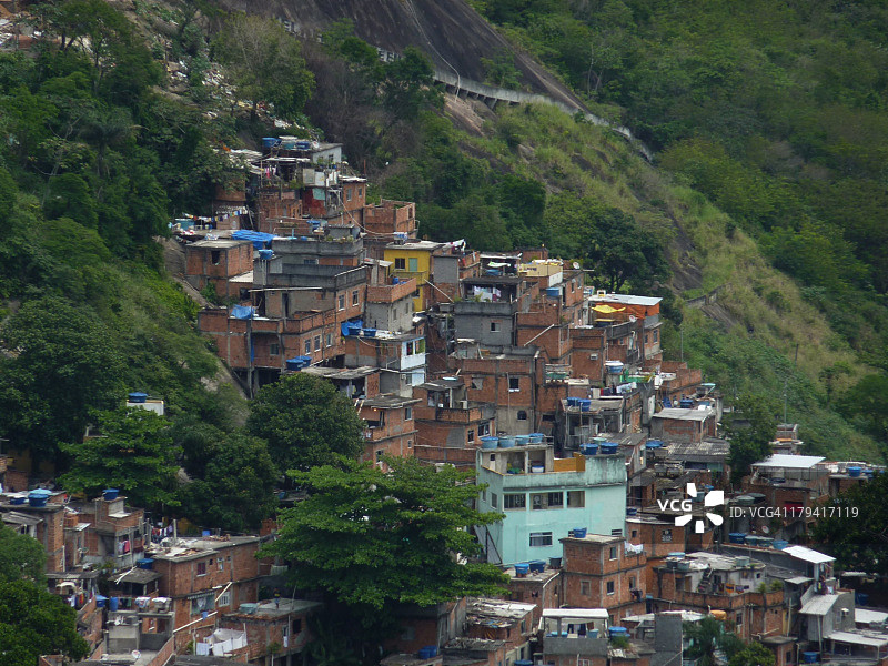 罗西尼亚贫民窟陡峭的郊区图片素材