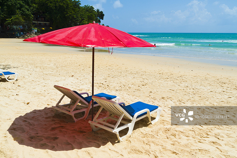 卡塔海滩，普吉岛，泰国海滩椅图片素材