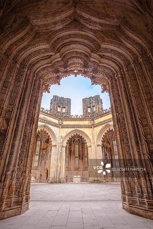 未完工教堂的大门图片素材