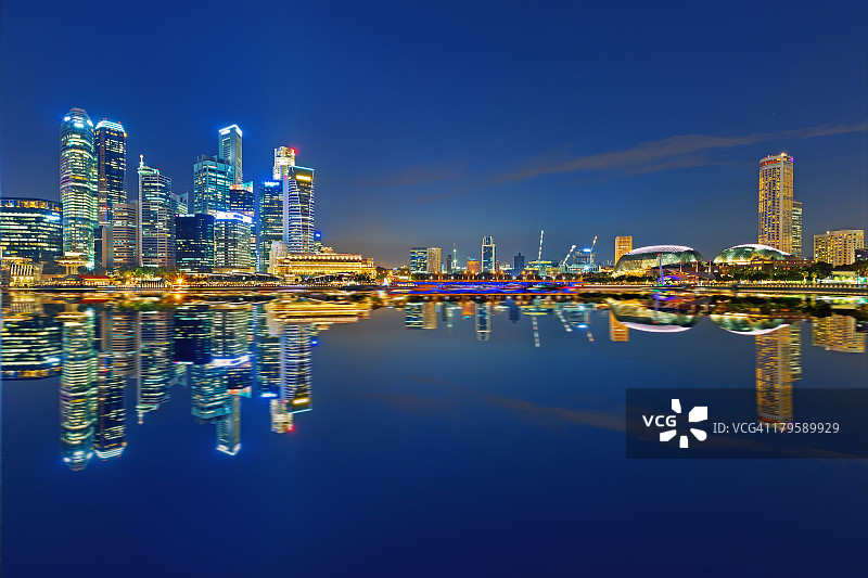 金融建筑群和滨海艺术中心图片素材