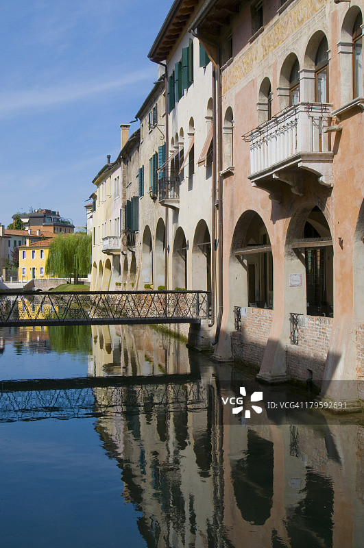 布拉内利运河和中世纪外墙图片素材