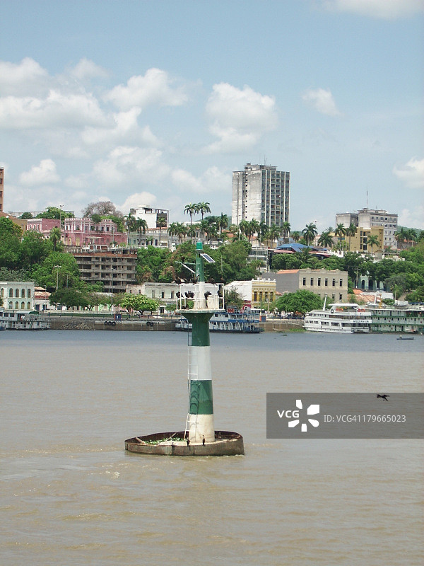 巴拉圭河上的灯塔和城市风光图片素材