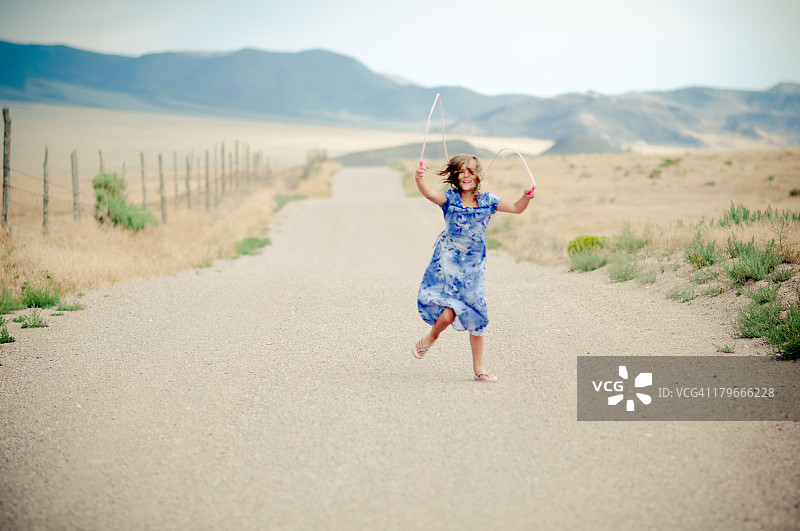 女孩跳绳图片素材