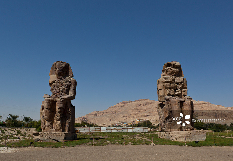 埃及卢克索西岸门农巨像图片素材