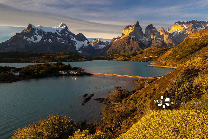 百内国家公园佩霍埃湖的日落图片素材