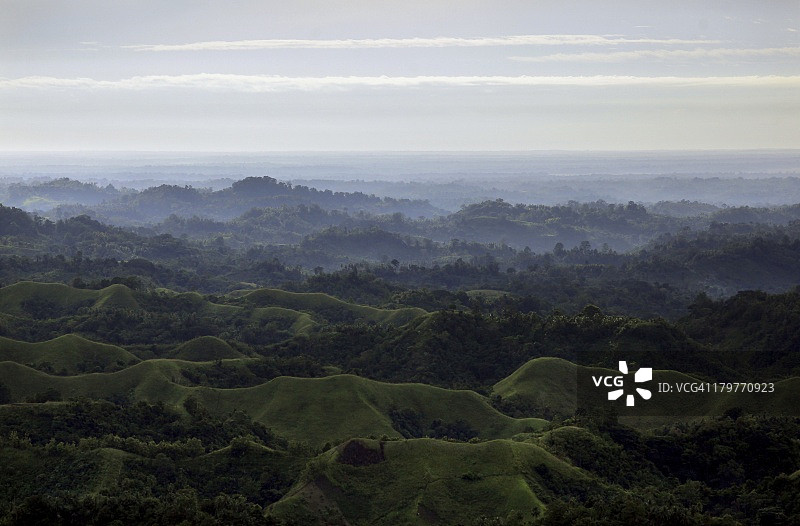 巴布亚新几内亚丛林中的部落村庄图片素材