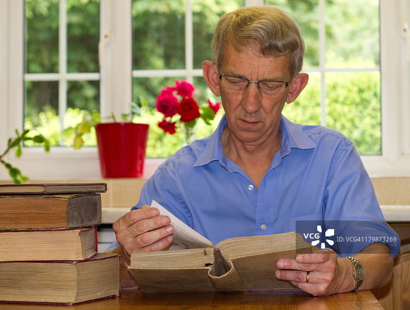 读书的人图片素材