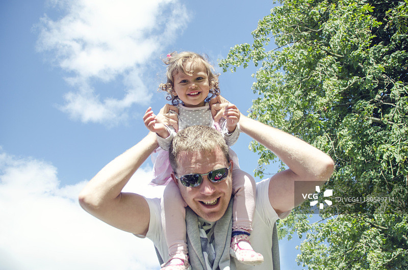 叔叔和侄女图片素材