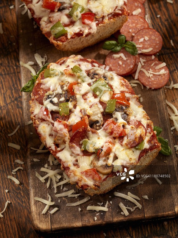 豪华法式面包披萨图片素材