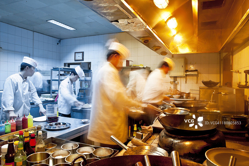 餐厅厨房的动态厨师图片素材
